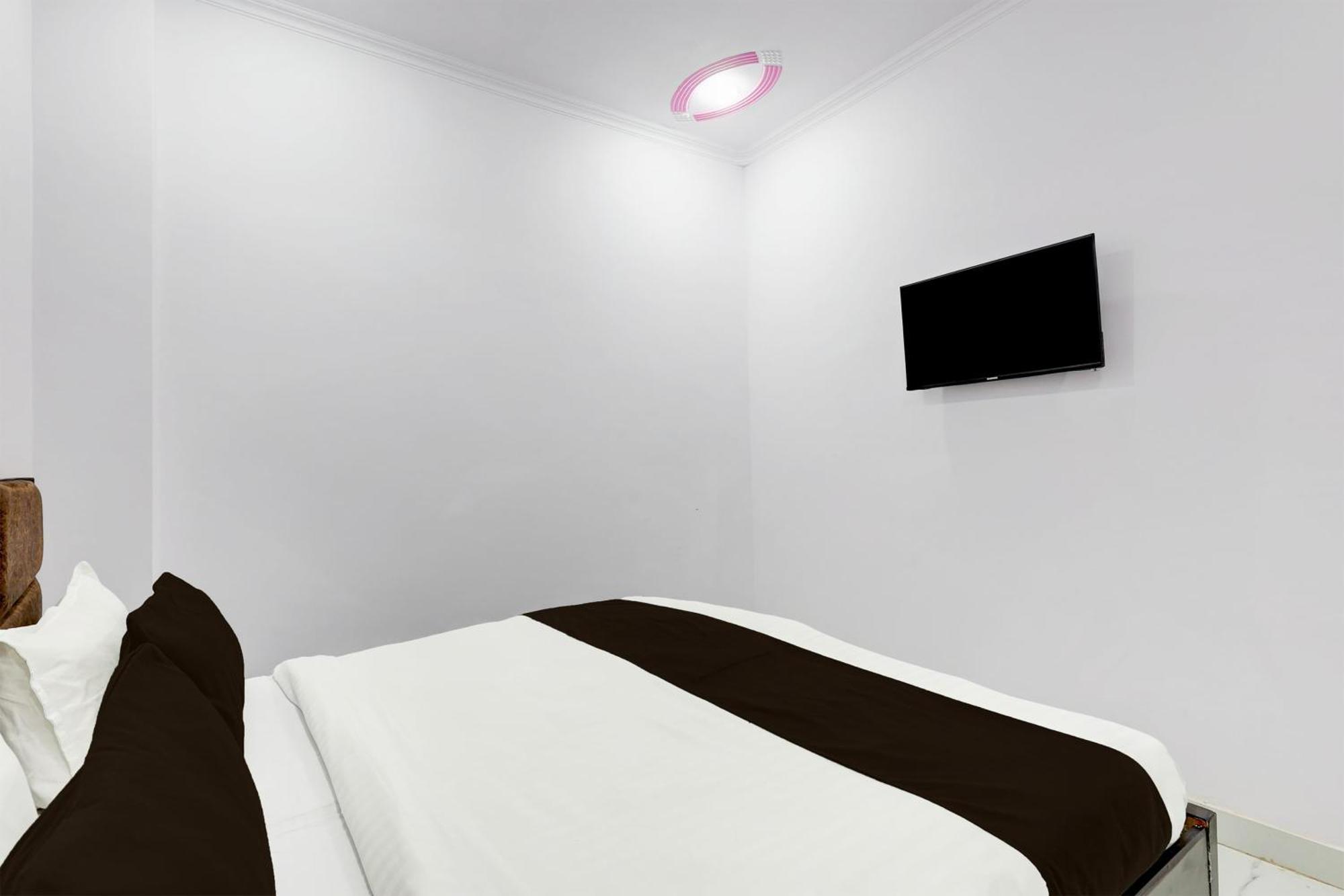 Hotel The Arrow Near Paschim Vihar Delhi  Exterior foto